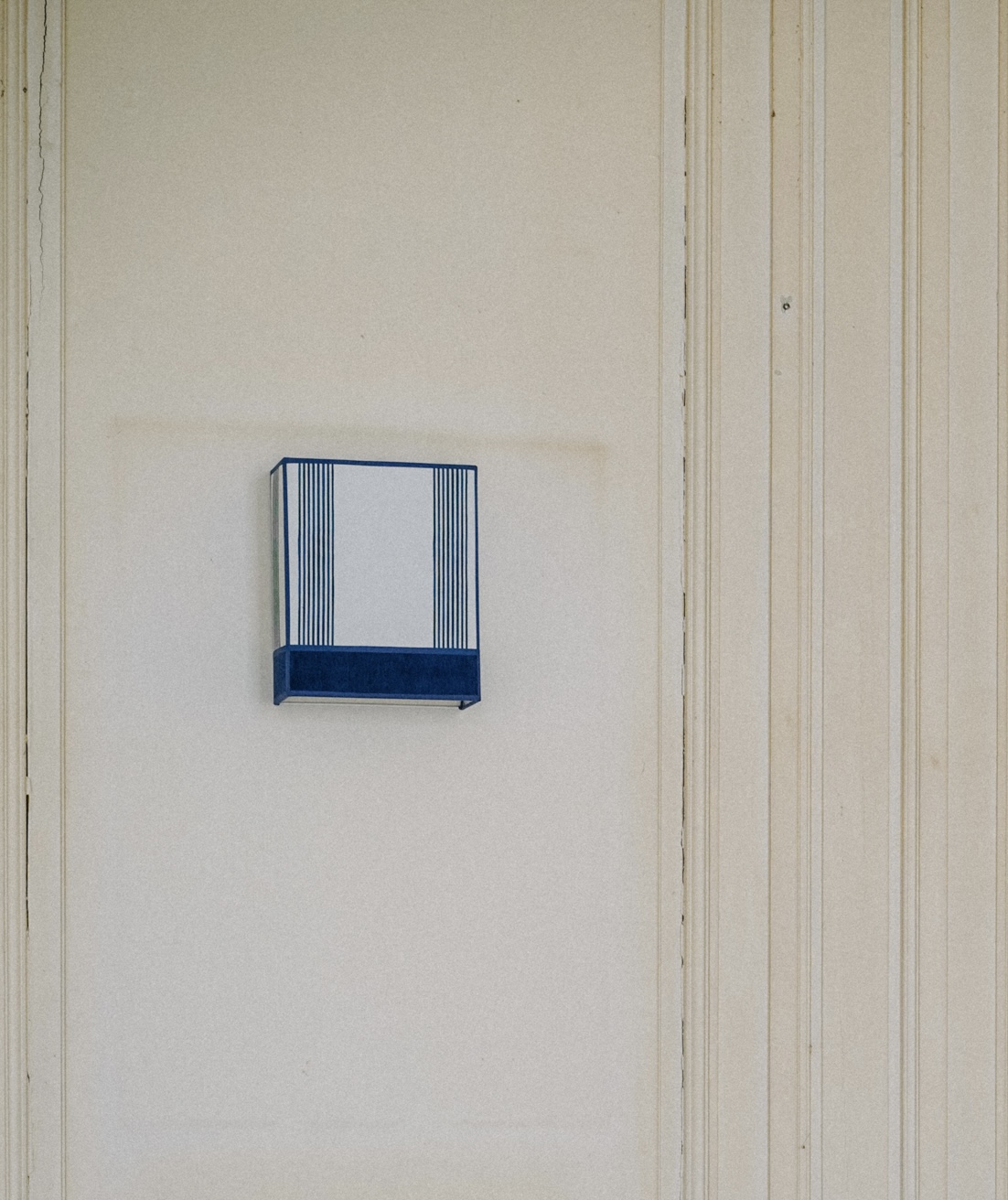 LOUISA - Applique murale rectangulaire blanche finition velours et rayures bleues – Image 2